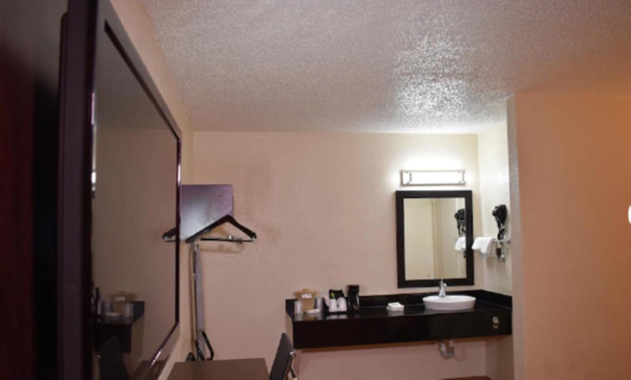 Red Roof Inn San Antonio Northeast - Rittiman Rd מראה חיצוני תמונה