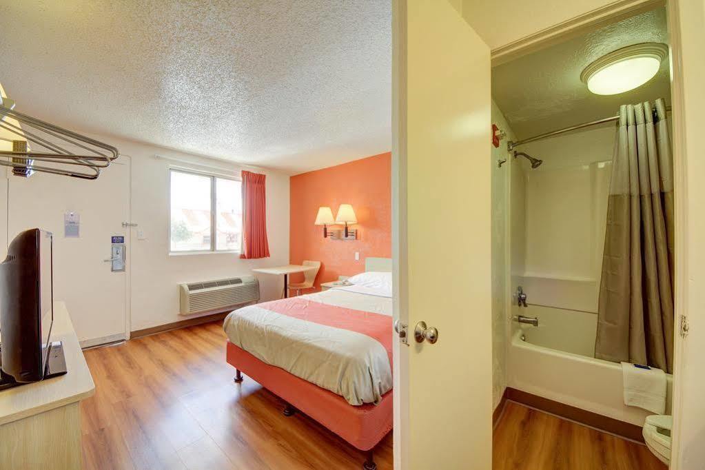 Red Roof Inn San Antonio Northeast - Rittiman Rd מראה חיצוני תמונה