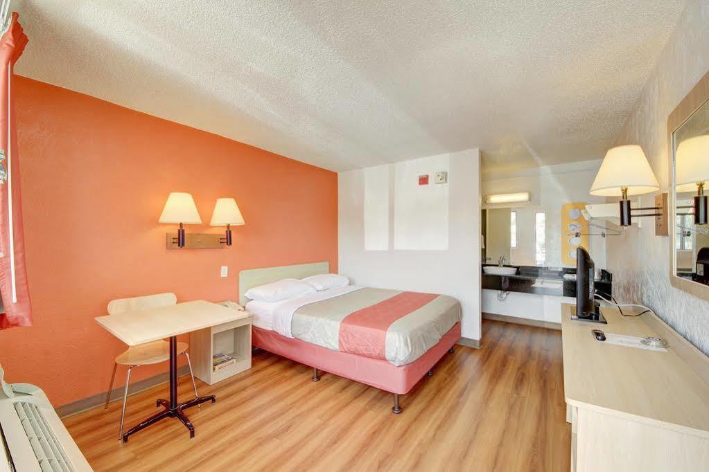 Red Roof Inn San Antonio Northeast - Rittiman Rd מראה חיצוני תמונה
